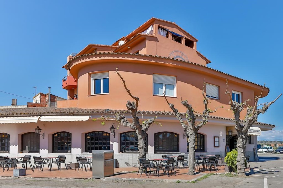 OYO HOSTAL ALBERANA - Hotel cerca del Casa-Museo Castillo Gala Dalí