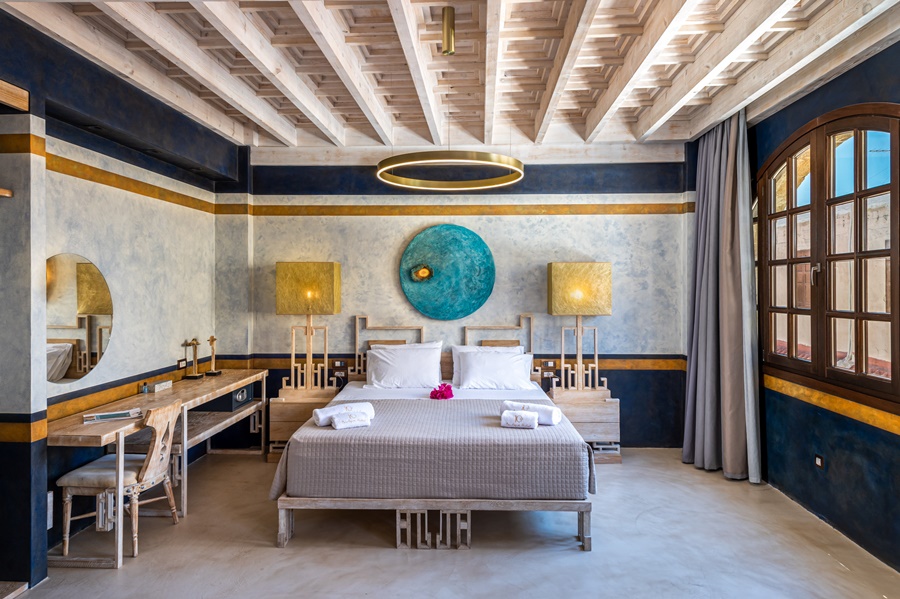 10GR Hotel & Wine Bar