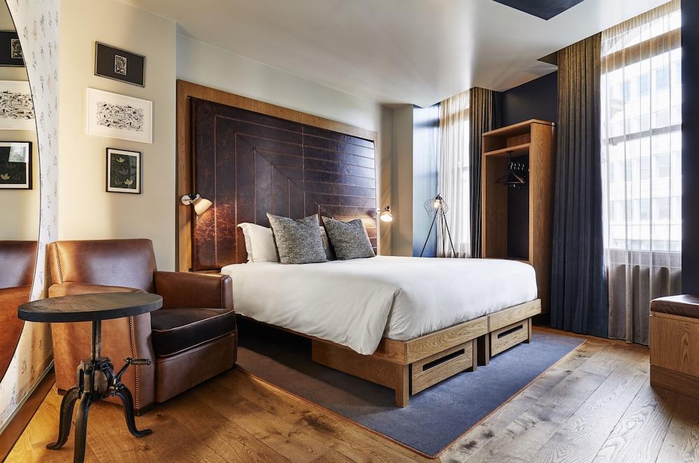 room photo