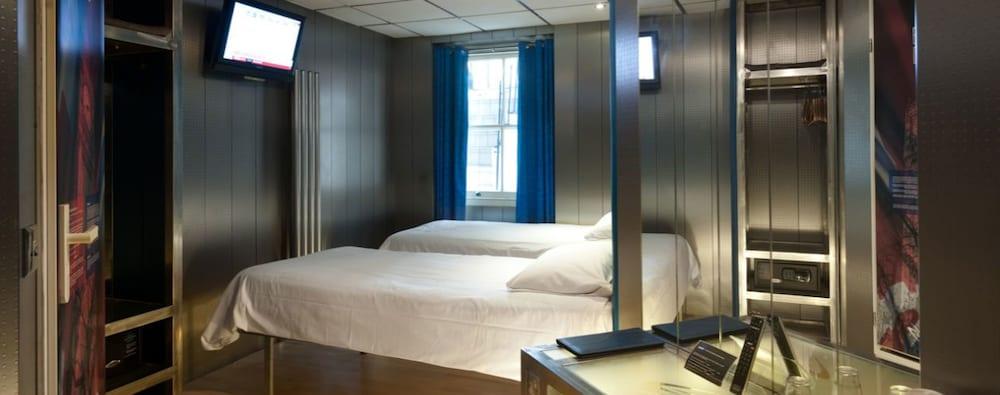 room photo