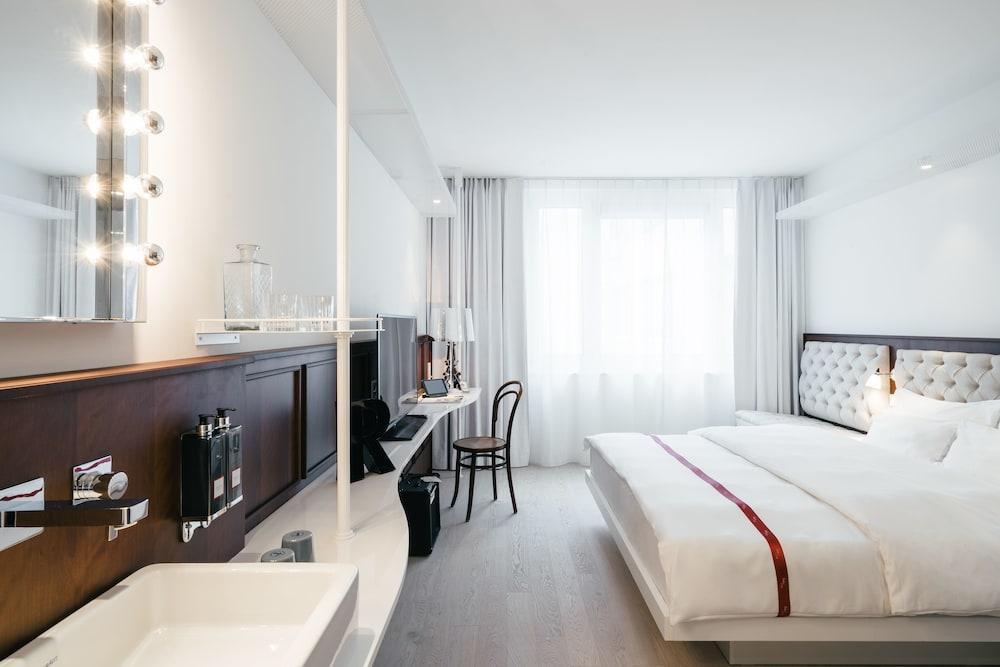 room photo