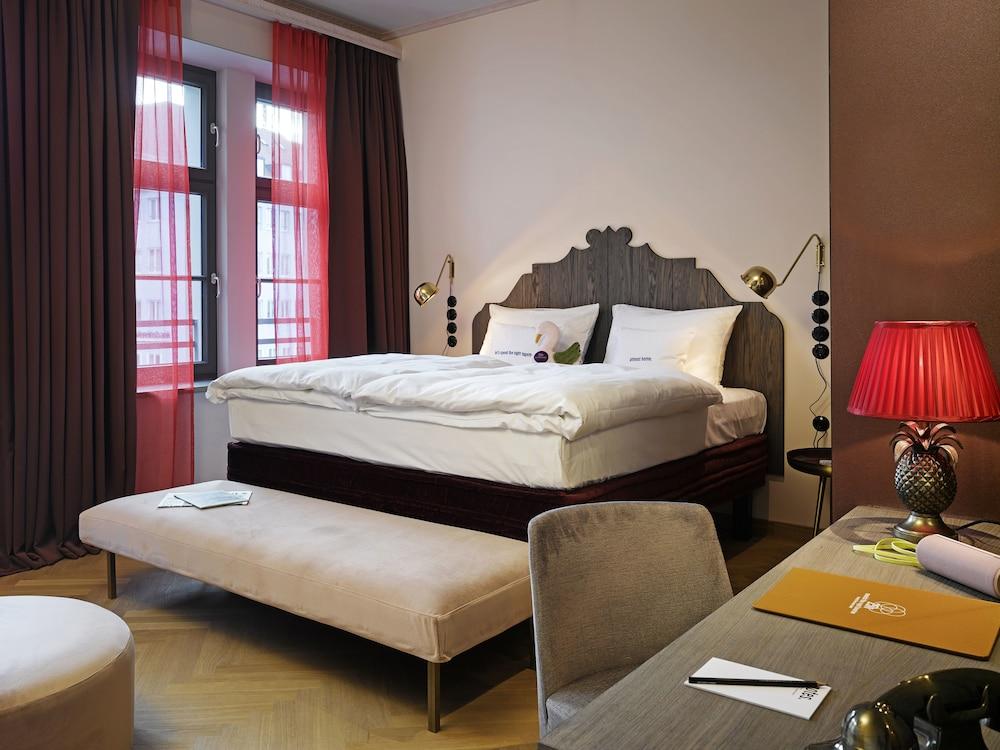 room photo