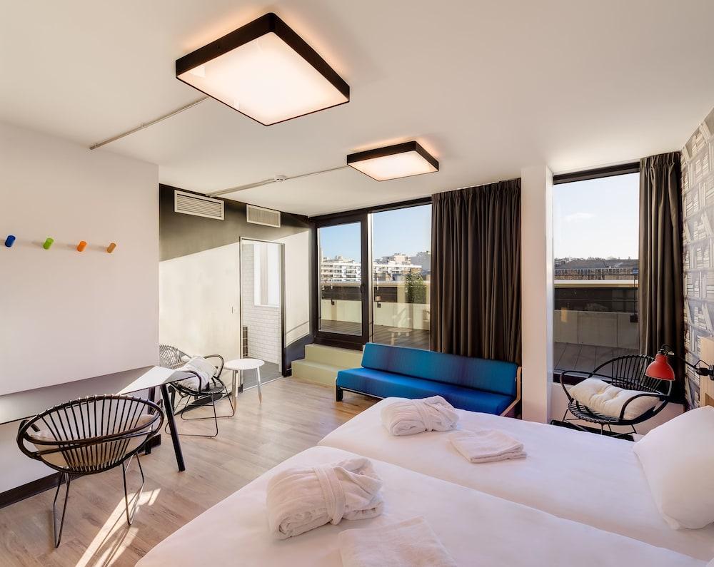 room photo