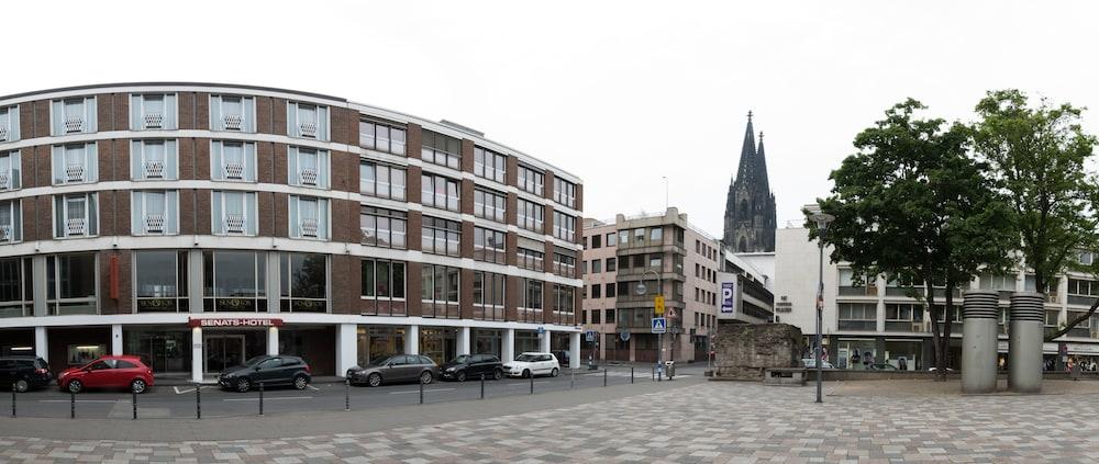 Hotel SENATS