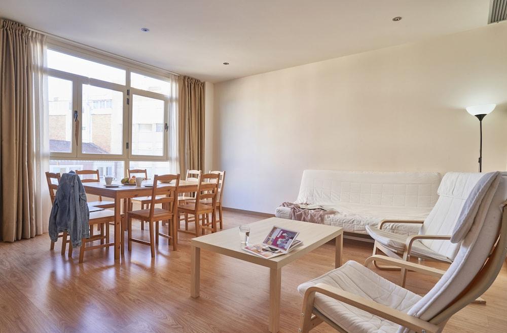 BARCELONA SANTS STATION APARTMENTS - Hotel cerca del Camp Nou