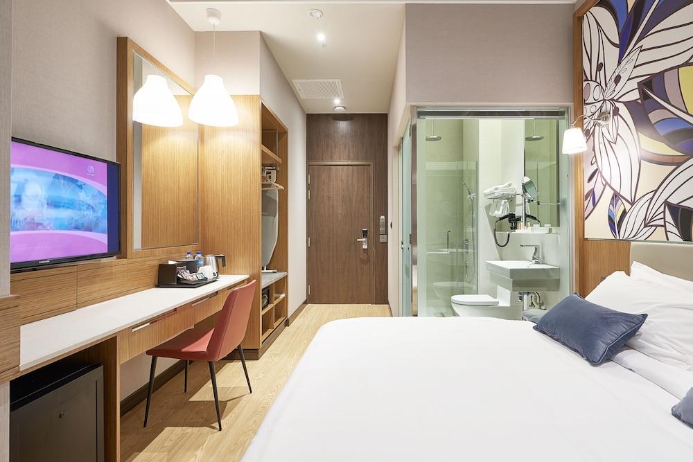 room photo