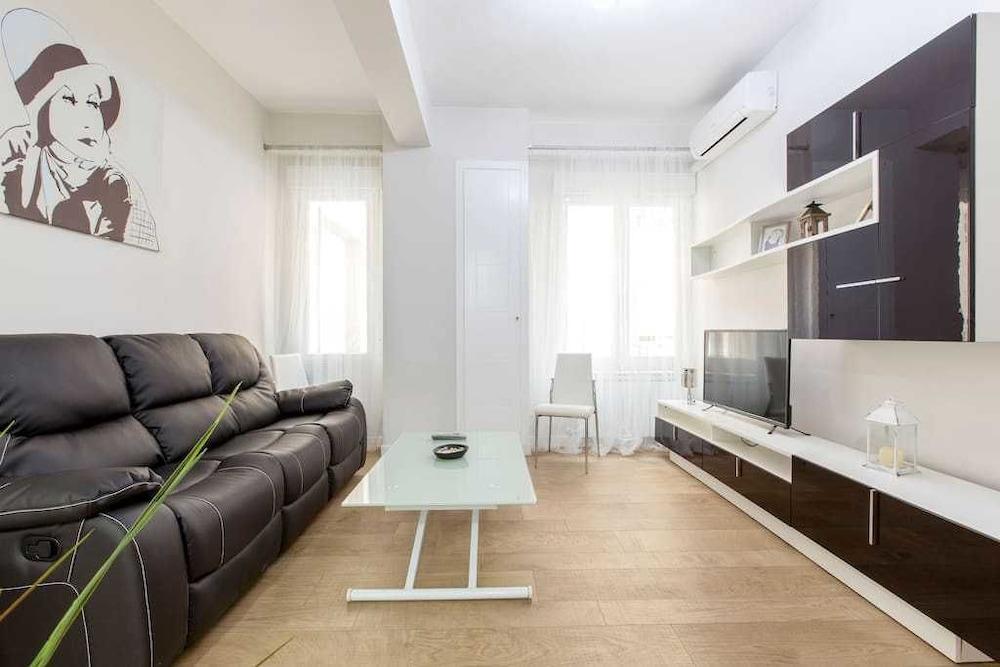 GRAN VIA APARTMENT - NEAR GRAN VIA STREET