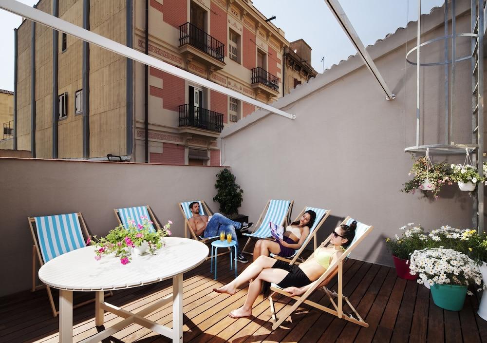 AMISTAT BEACH HOSTEL BARCELONA