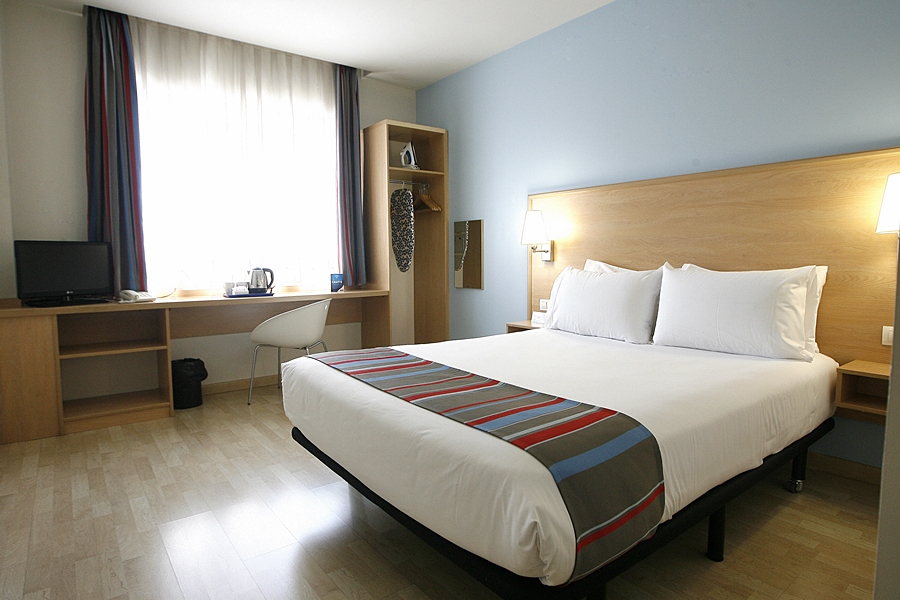 TRAVELODGE TORRELAGUNA - Hotel cerca del Restaurante Diverxo