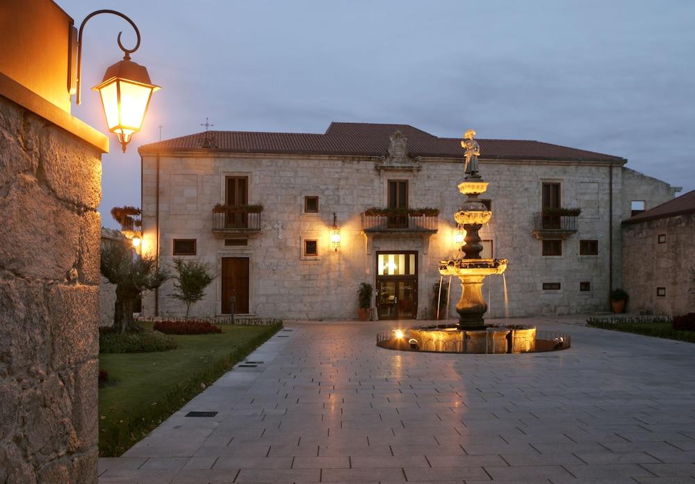 Pazo de Lestrove (Pousadas de Compostela) - Hotel cerca del Club de Golf Val de Rois