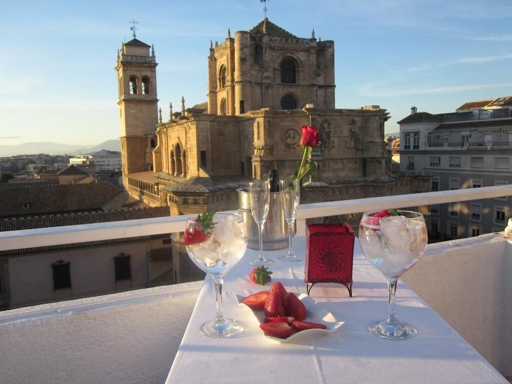 HOTEL LOS JERÓNIMOS Y TERRAZA MONASTERIO