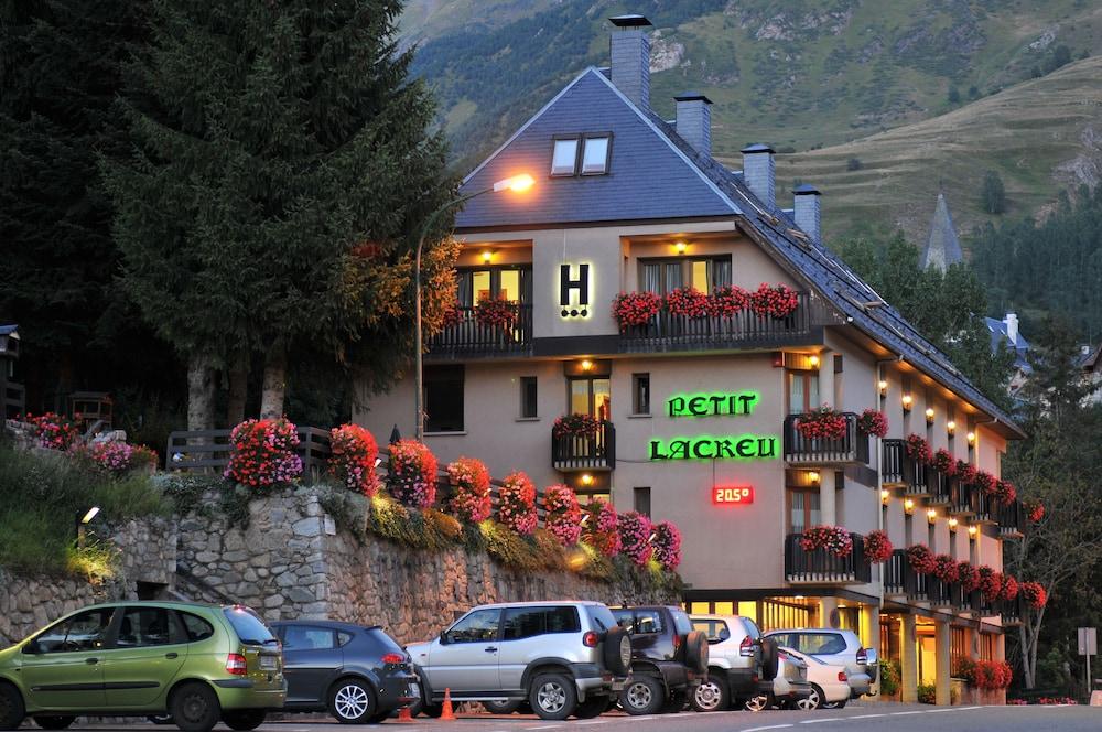 HOTEL PETIT LACREU