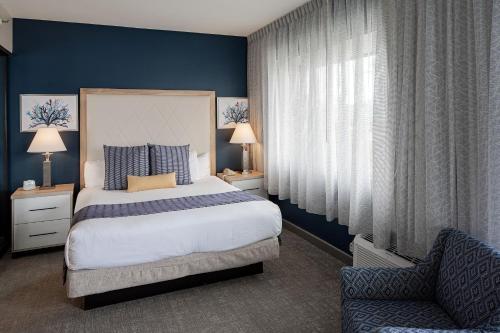 BAY CLUB HOTEL &AMP; MARINA