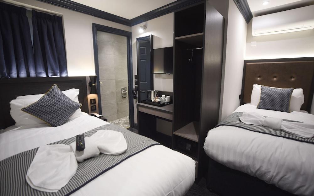 room photo