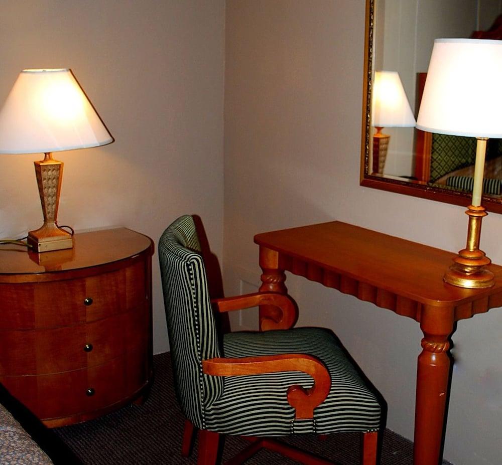 room photo