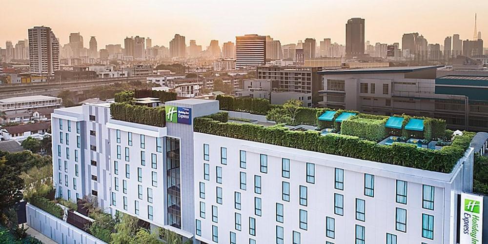 HOLIDAY INN EXPRESS SOI SOONVIJAI