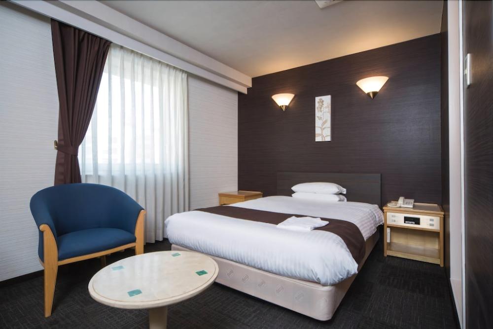 URVEST HOTEL KAMATA EAST