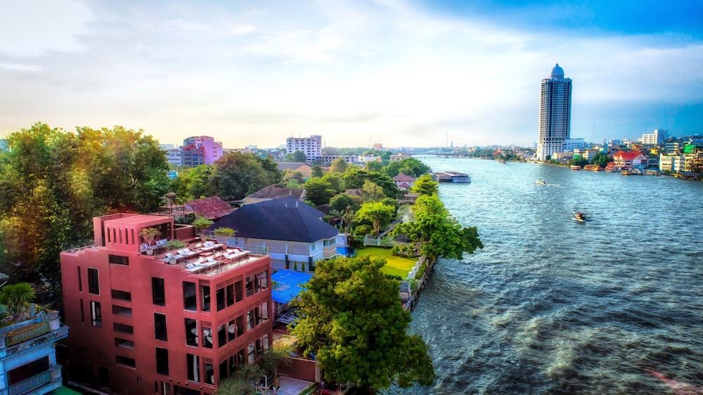 Amdaeng Bangkok Riverside Hotel