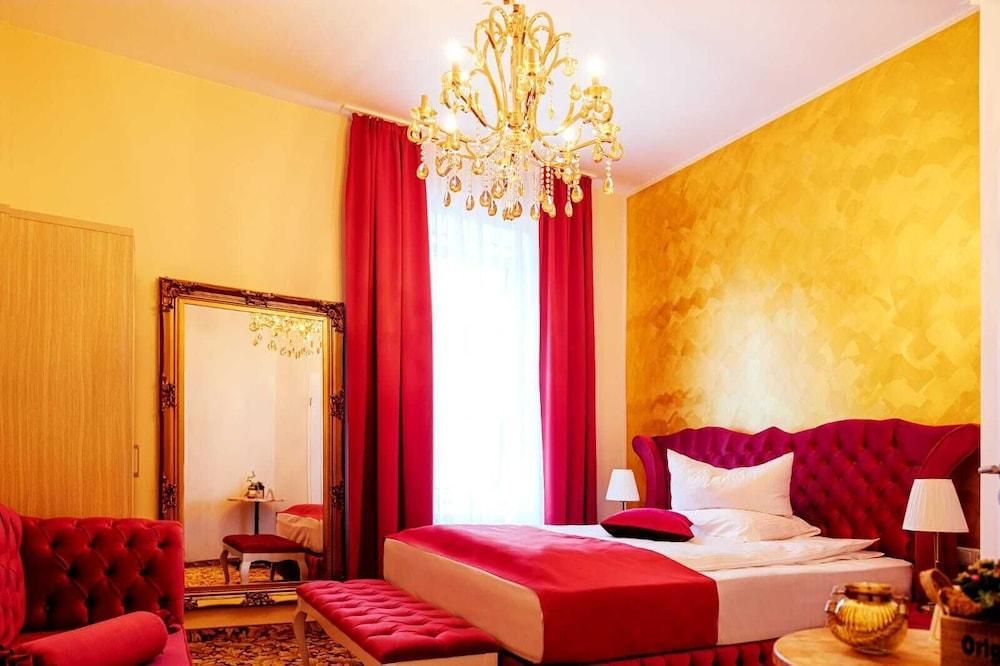 room photo