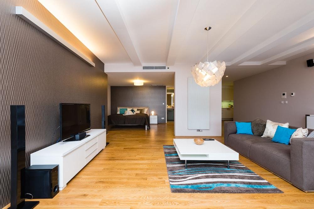 Karlin Residence by TKC