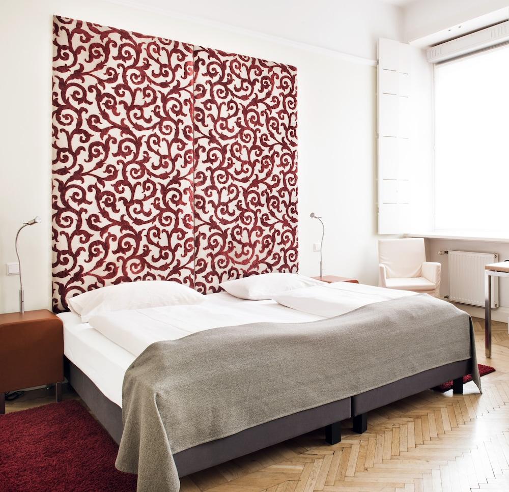 room photo