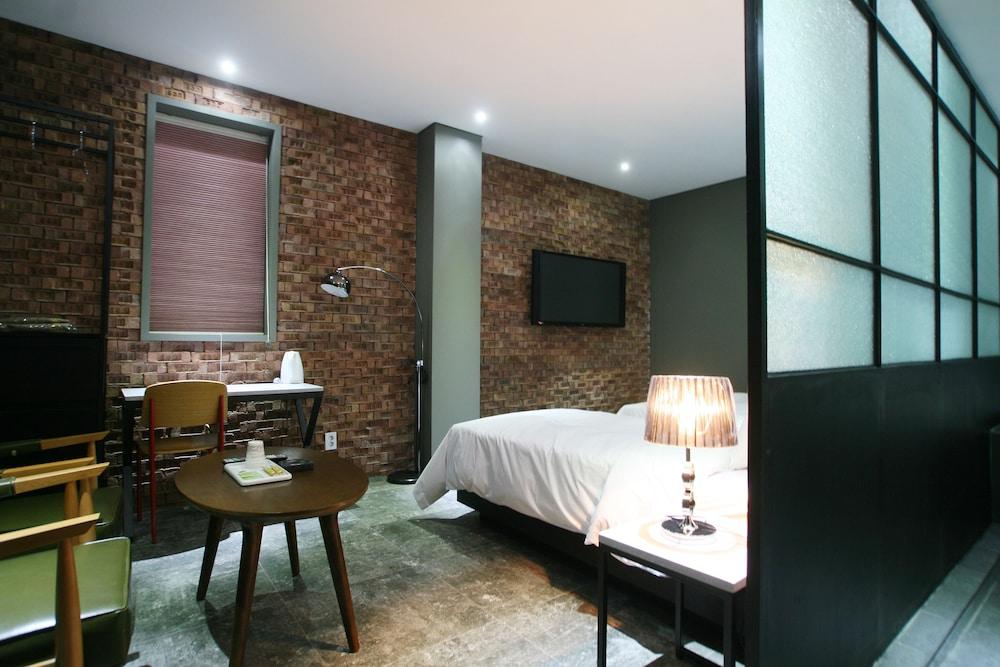 Golden Castle Hotel