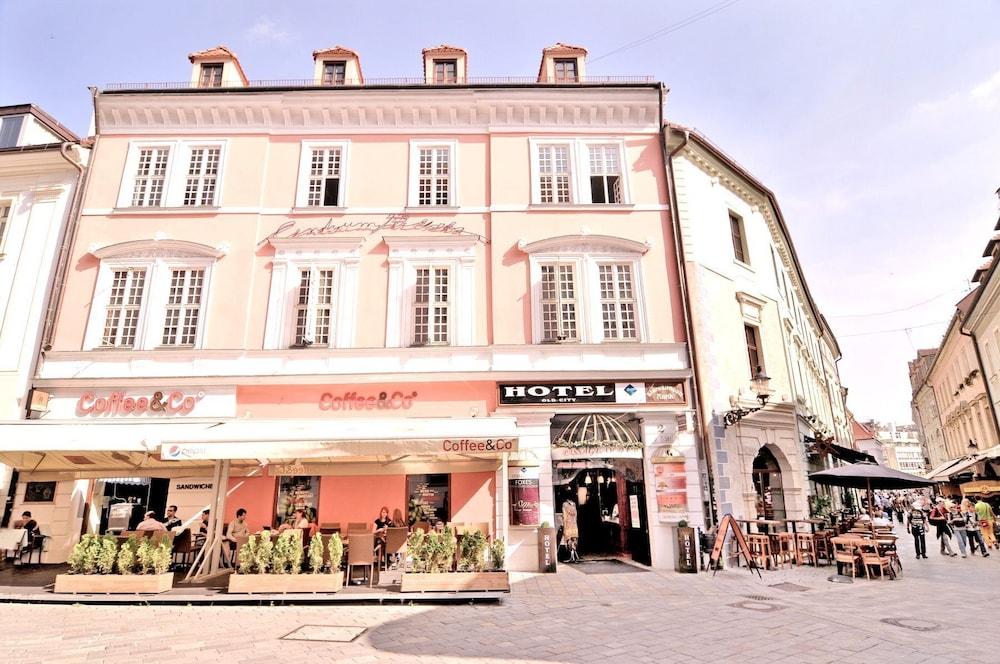 OLD CITY HOTEL