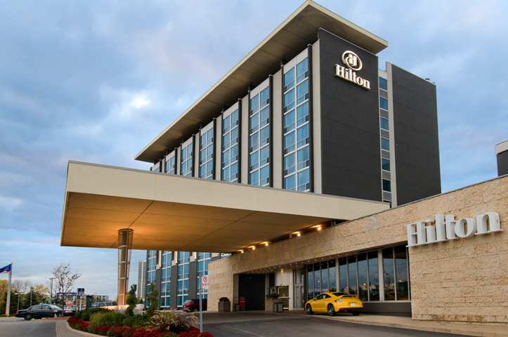 HILTON TORONTO AIRPORT HOTEL & SUITES