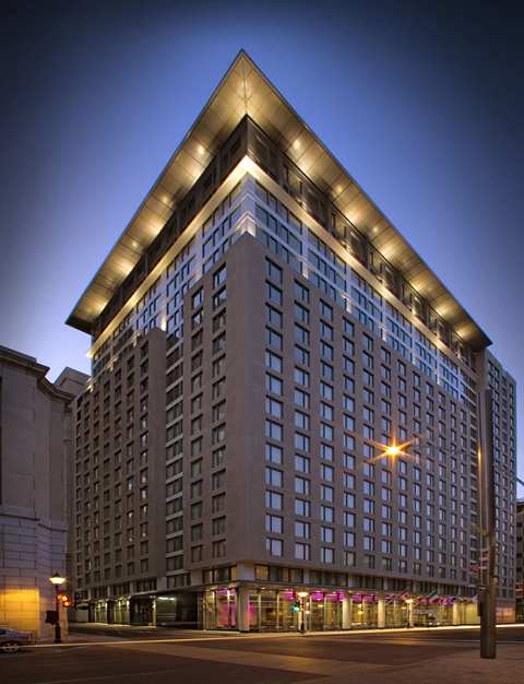 EMBASSY SUITES BY HILTON MONTREAL