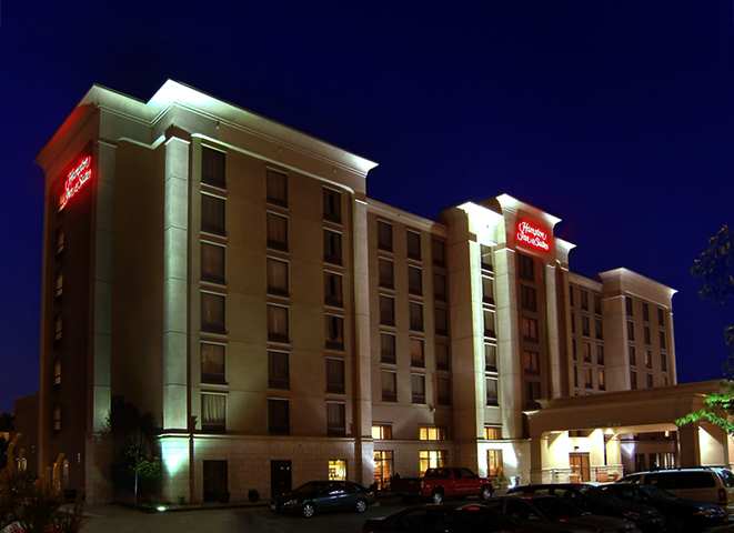 HAMPTON INN & SUITES BY HILTON WINDSOR