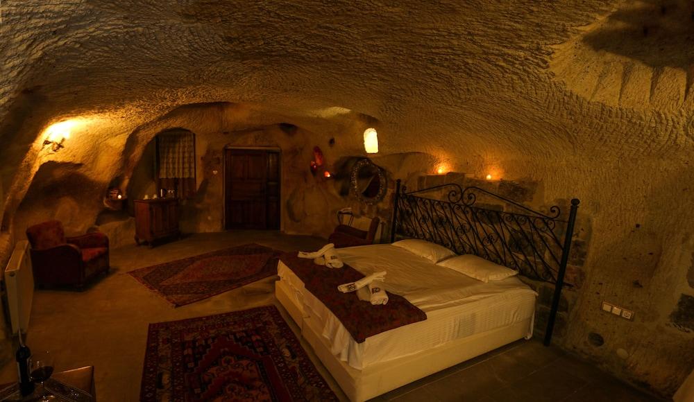 Cave Art Hotel