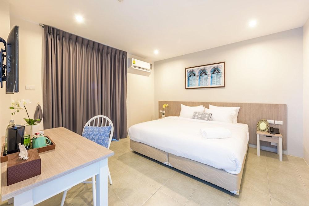 Recenta Suite Phuket Suanluang