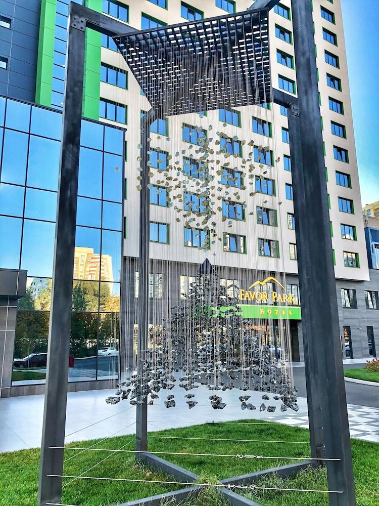 FAVOR PARK HOTEL