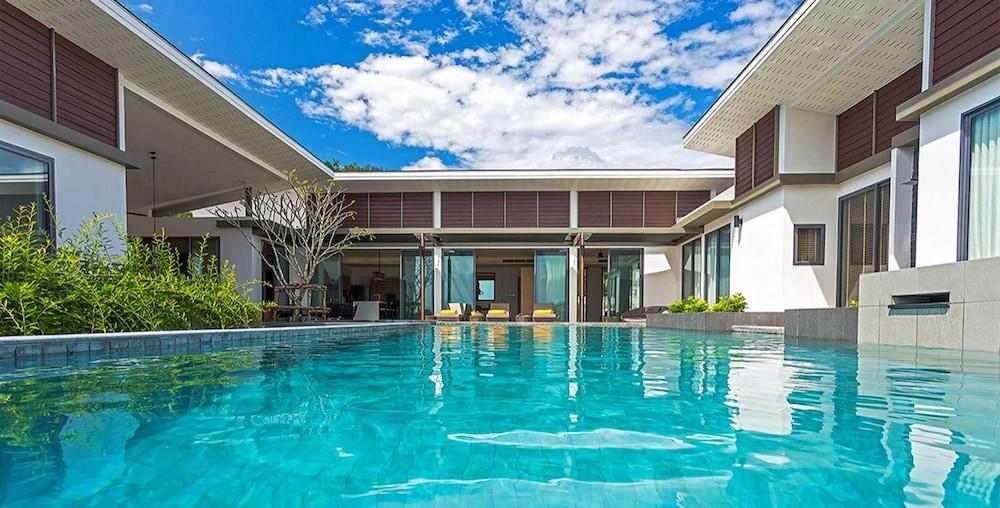 Casabay Luxury Pool Villa
