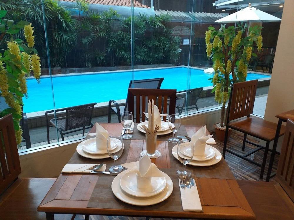 Ratana Hotel Chiang Mai