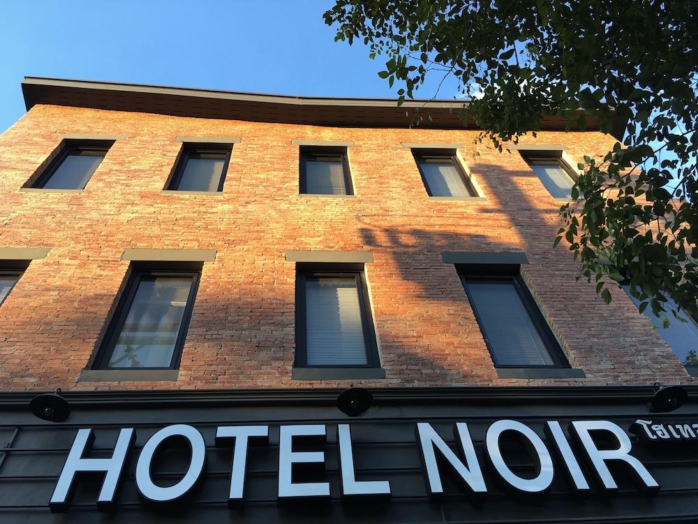 Hotel Noir