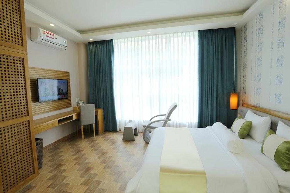 Thuy Sakura Hotel & Serviced Apartment