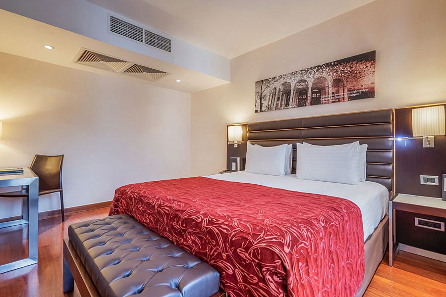 room photo