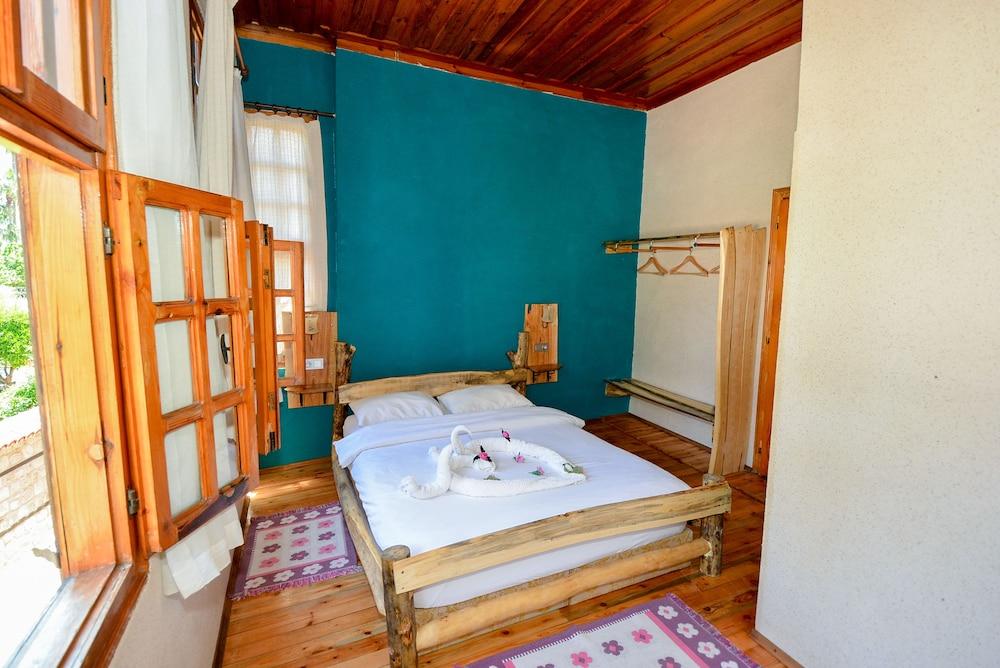 room photo