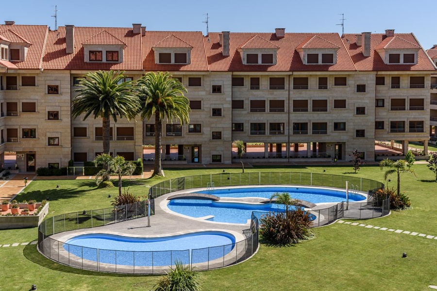 APARTAMENTOS LA TOJA