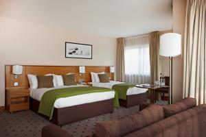 CLAYTON CROWN HOTEL LONDON