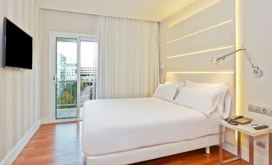 NH BARCELONA LES CORTS - Hotel cerca del Creperia Bretonne Balmes