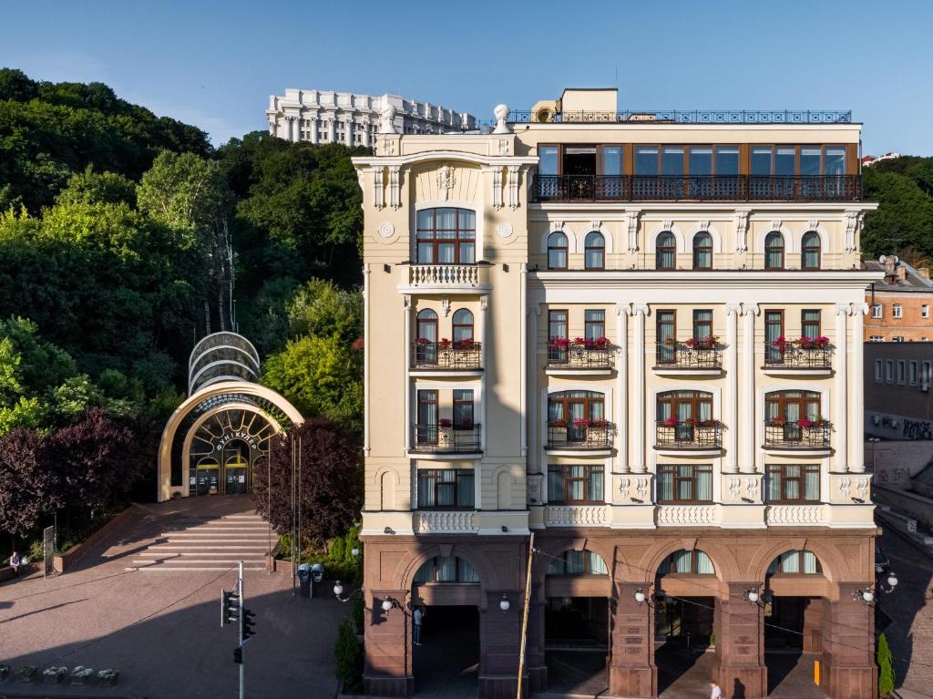 RIVIERA HOUSE