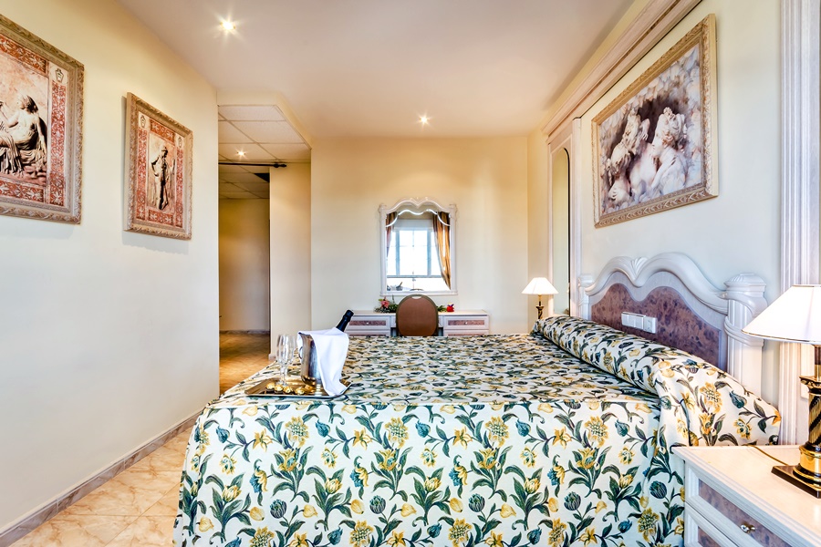 HOTEL ROMA AUREA