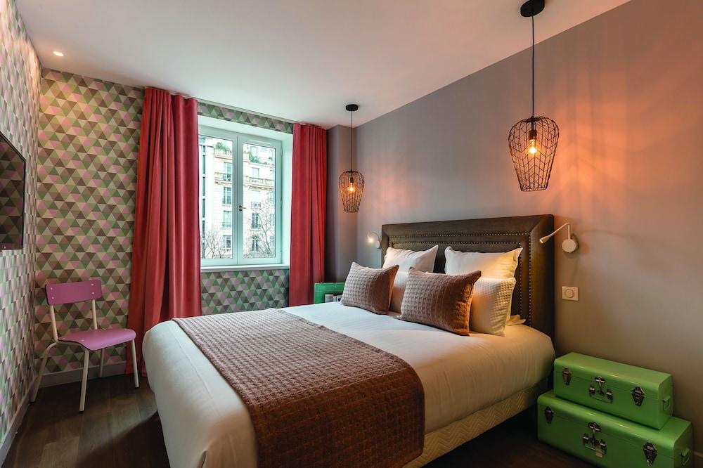 room photo