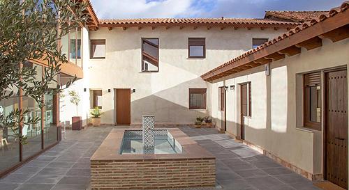 ALBERGUE DOMUS ONCINAE - Hotel cerca del Aeropuerto de León Virgen del Camino