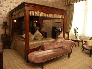 THE DUNSTANE HOUSE