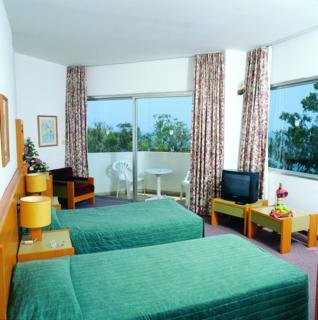 CRUSADER BEACH HOTEL