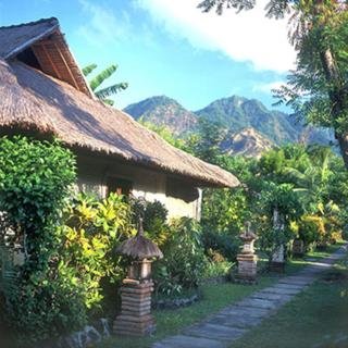 PONDOK SARI BEACH BUNGALOW