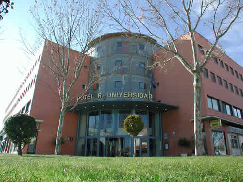 HOTEL UNIVERSIDAD - Hotel cerca del Aeropuerto de Albacete Los Llanos